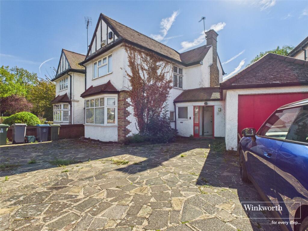4-bed detached on Queens Walk, Kingsbury, London, NW9, £760,000