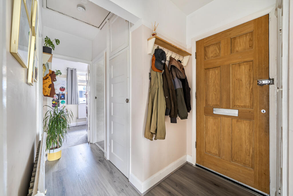 Apartment in Sutton - View 4