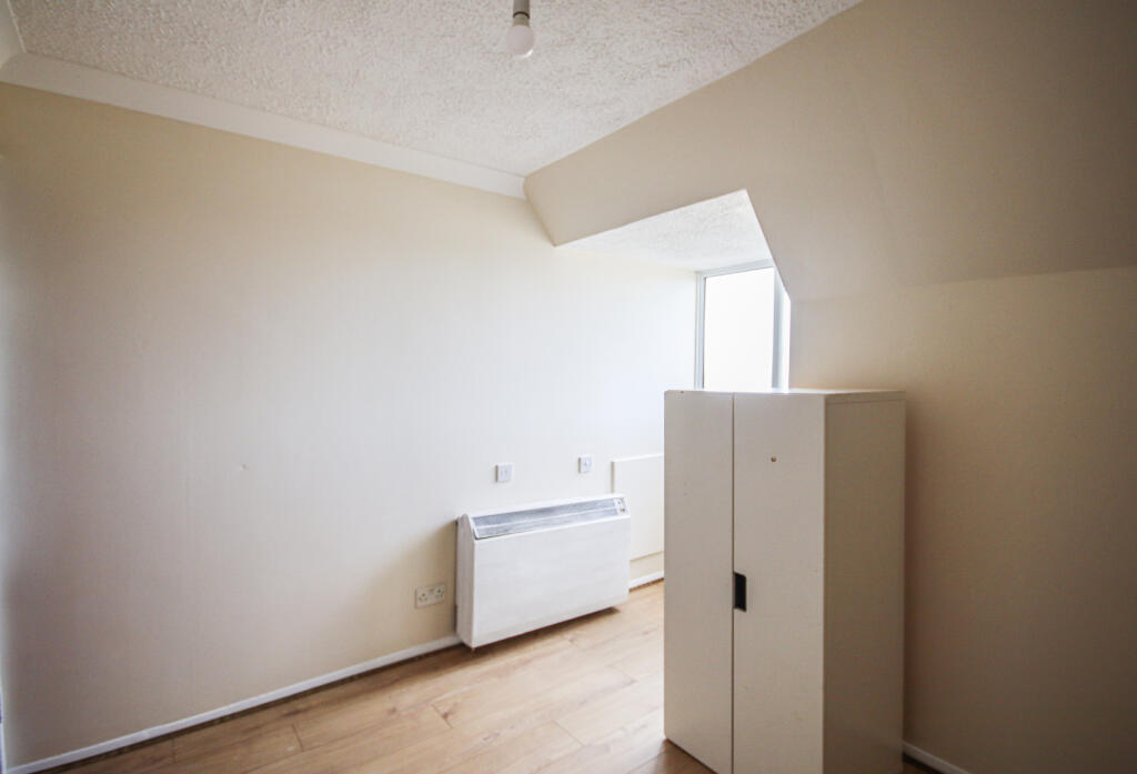 Apartment in Rochester - View 5