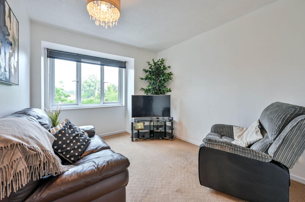 The Rowans, Woking, GU22 photo 2