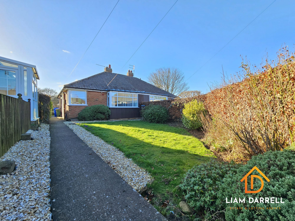 2-bed semi-detached on Scholes Park Cliff, Scarborough, North Yorkshire, £220,000