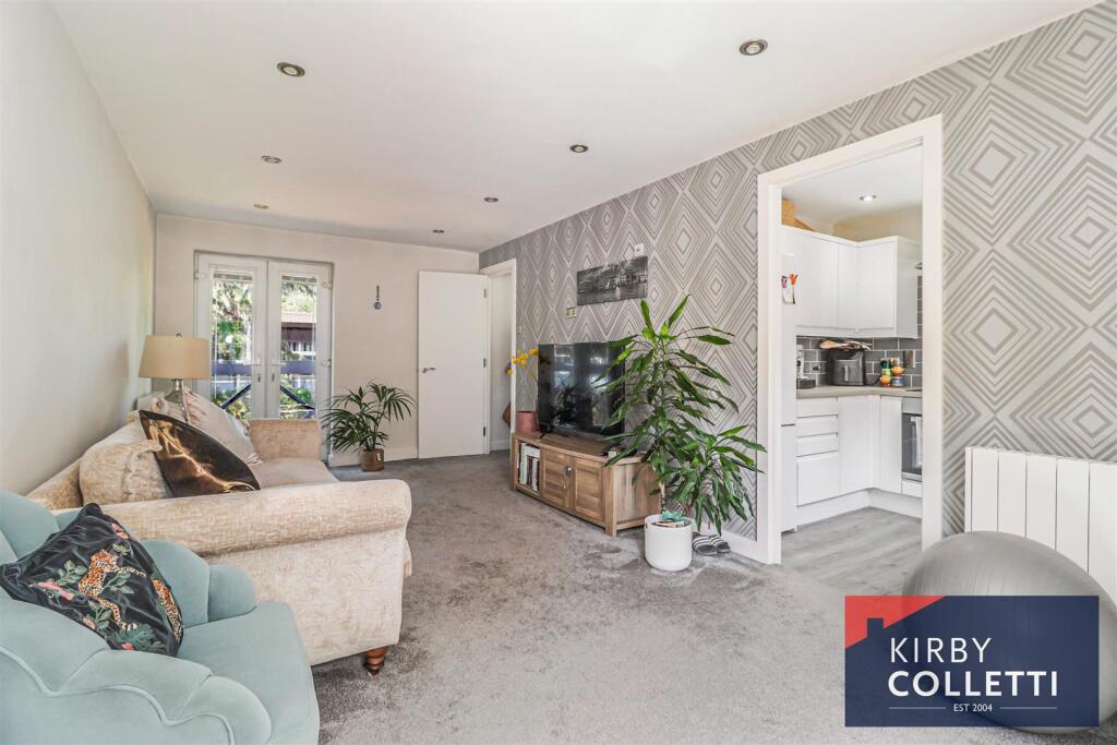 Apartment in Enfield - View 4