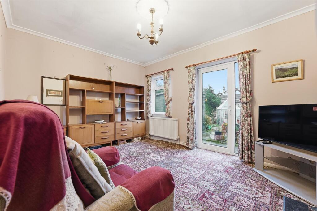 Broom Close, Newbold, Chesterfield photo 4