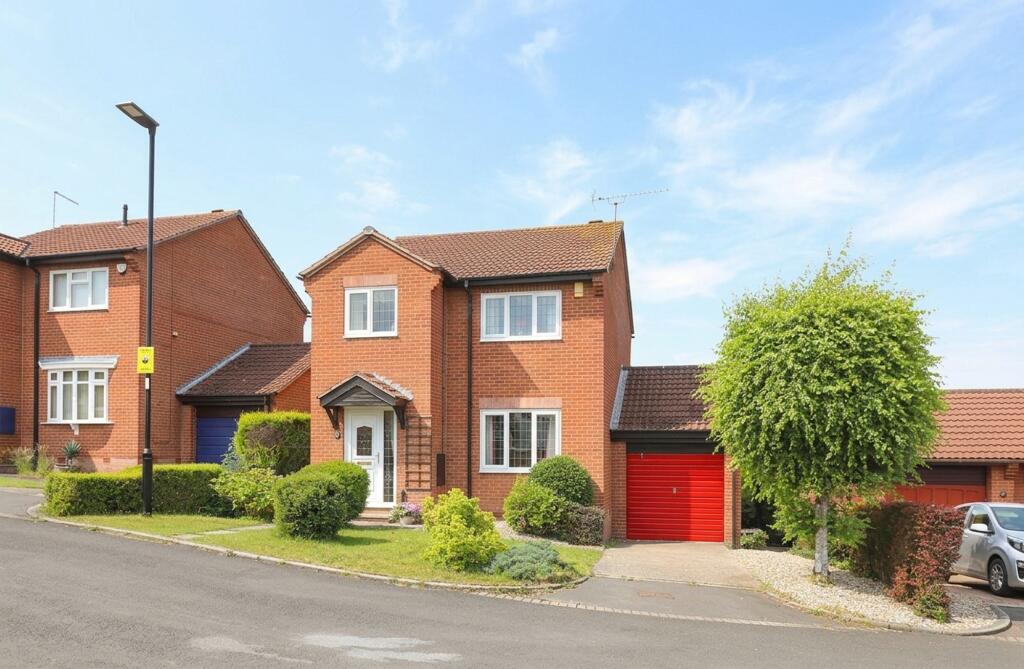3-bed detached on Kingswood Croft, Owlthorpe, S20, £280,000