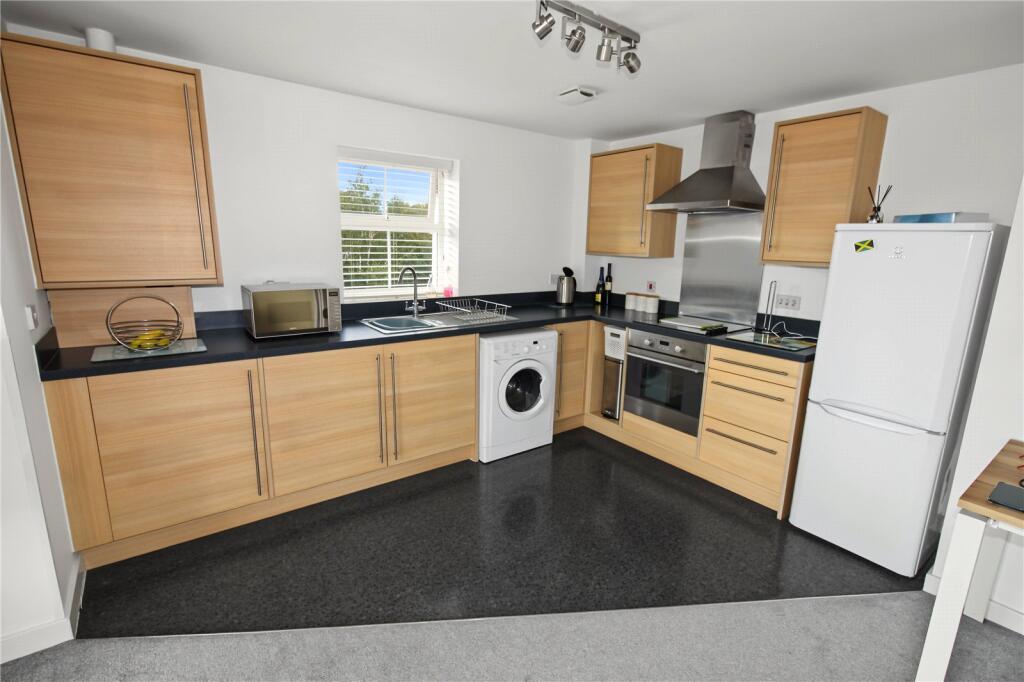 Queen Elizabeth Drive, Taw Hill, Swindon, Wiltshire, SN25 photo 4