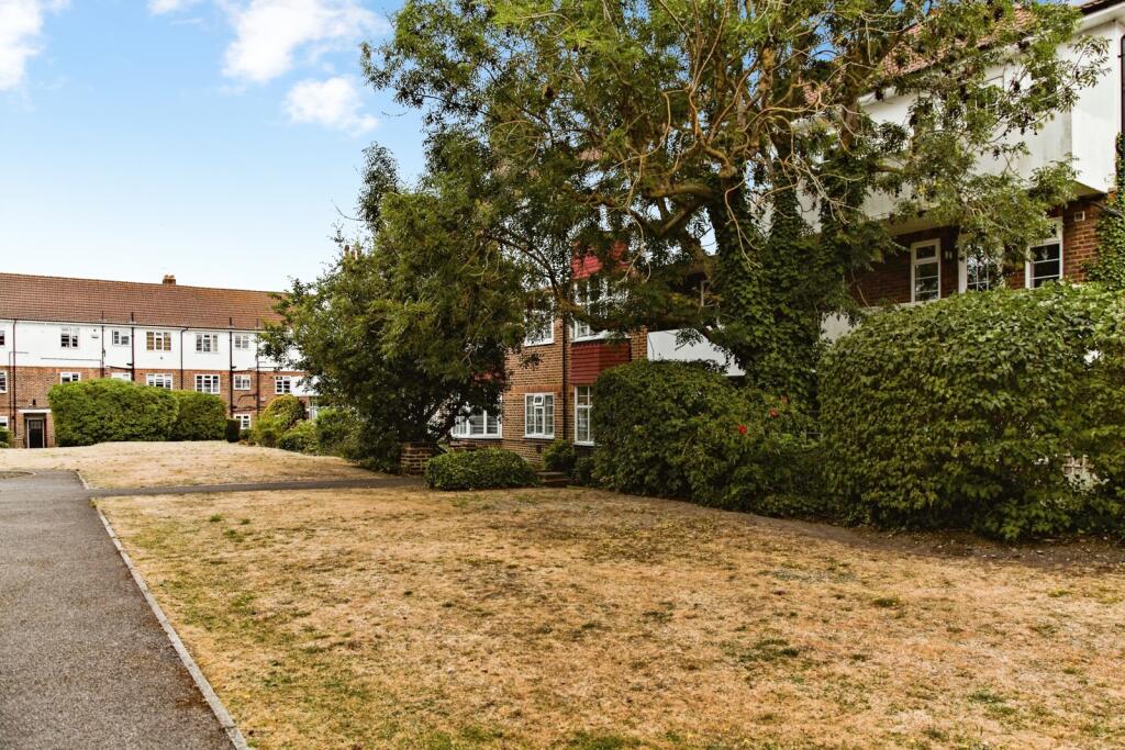 Apartment in Croydon - More