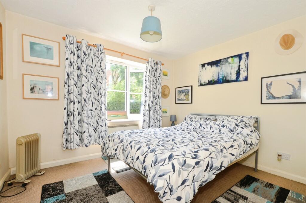 Apartment in Aylesbury, Buckinghamshire - View 5