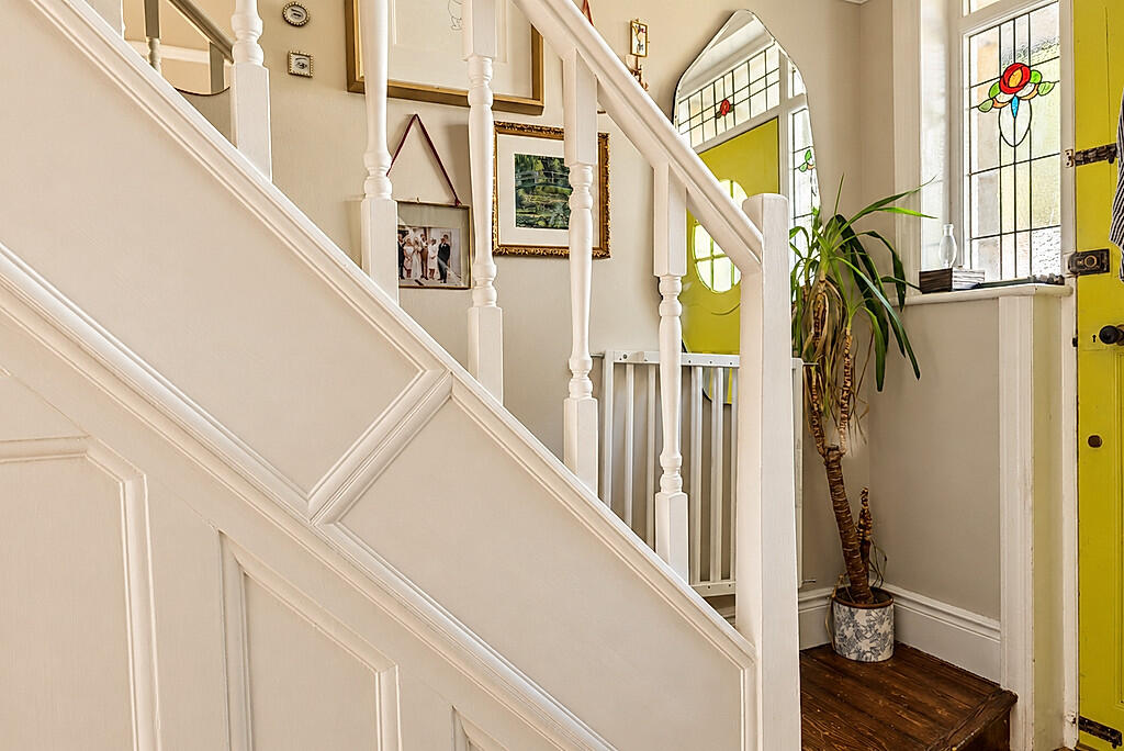 House in Leeds, Horsforth - More