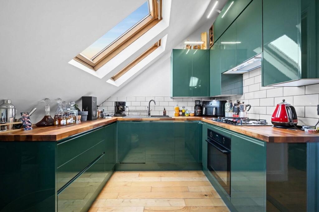 Apartment in Bromley - View 2
