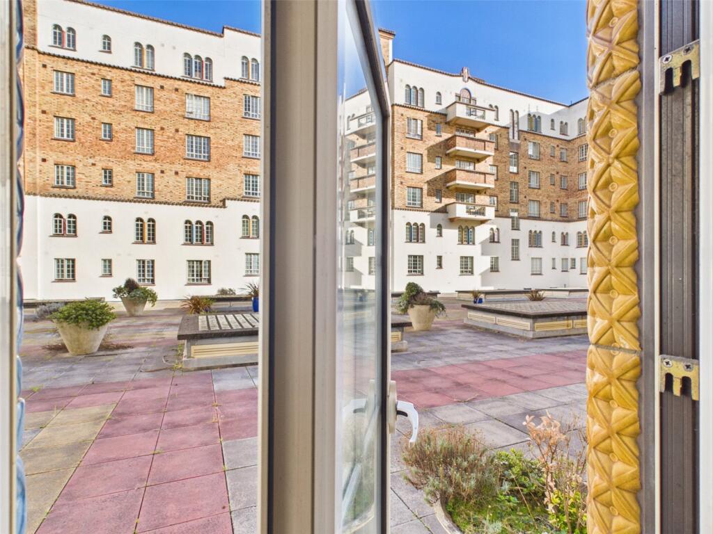 Apartment in Bournemouth, Boscombe - More