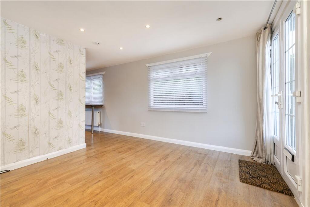 29 Cedar Road, Nivensknowe Park, Loanhead, EH20 - View 5