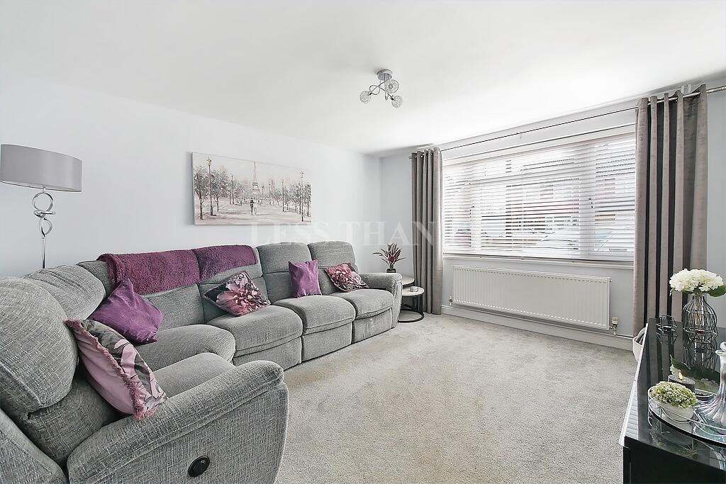 House in Witton Road - NN5, Duston - More