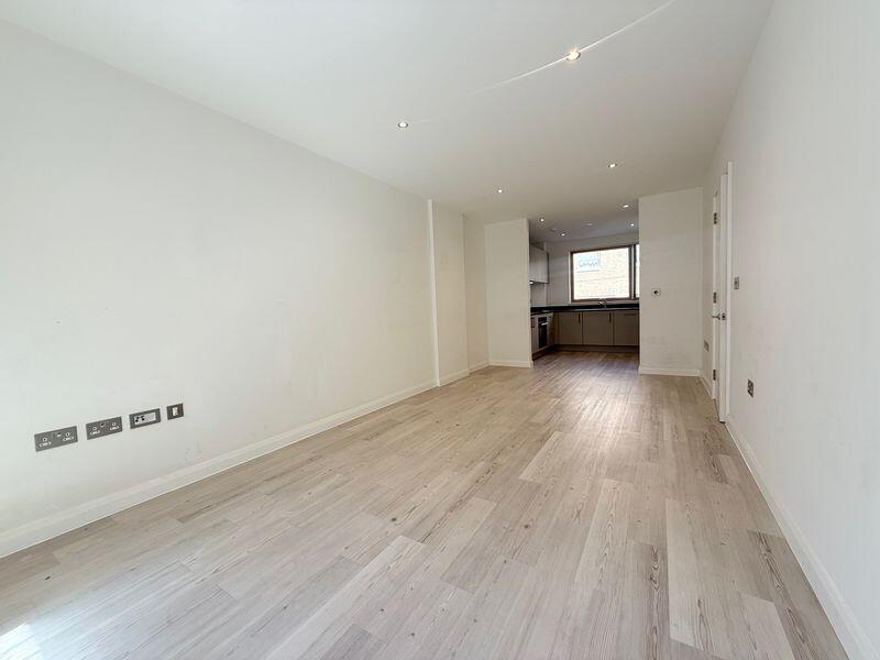Apartment in Ilford - View 3