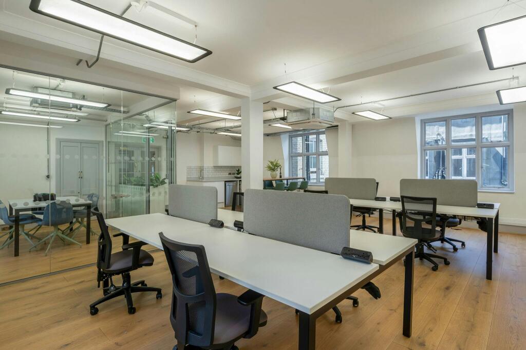 111332_6 Lloyds Avenue (55)_low.jpg