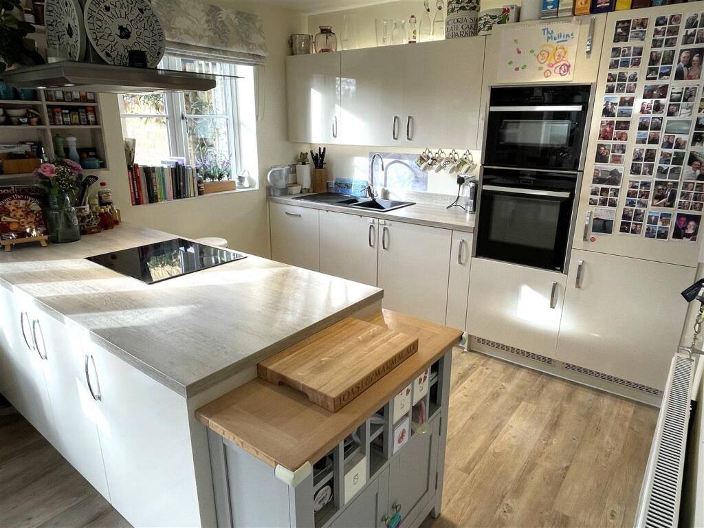 Skylark Road, Bourton-On-The-Water, Cheltenham photo 4