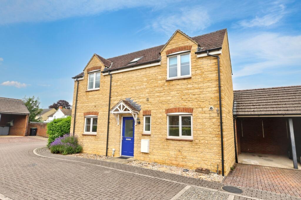 Main image of property: Chamberlain Close, Carterton, Oxfordshire, OX18