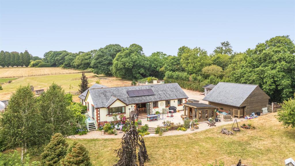 House in East Devon, Offwell - View 2