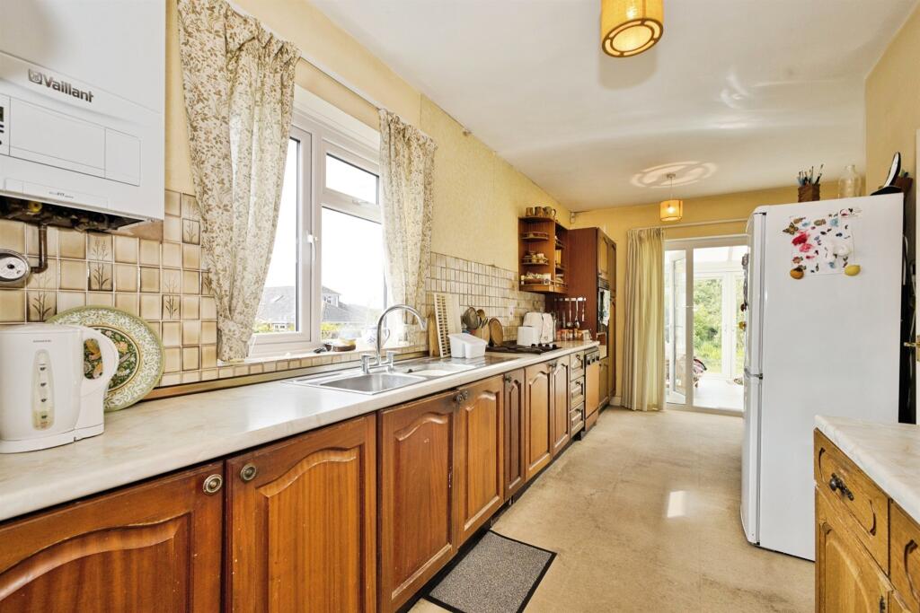 Wraxhill Road, Yeovil photo 4