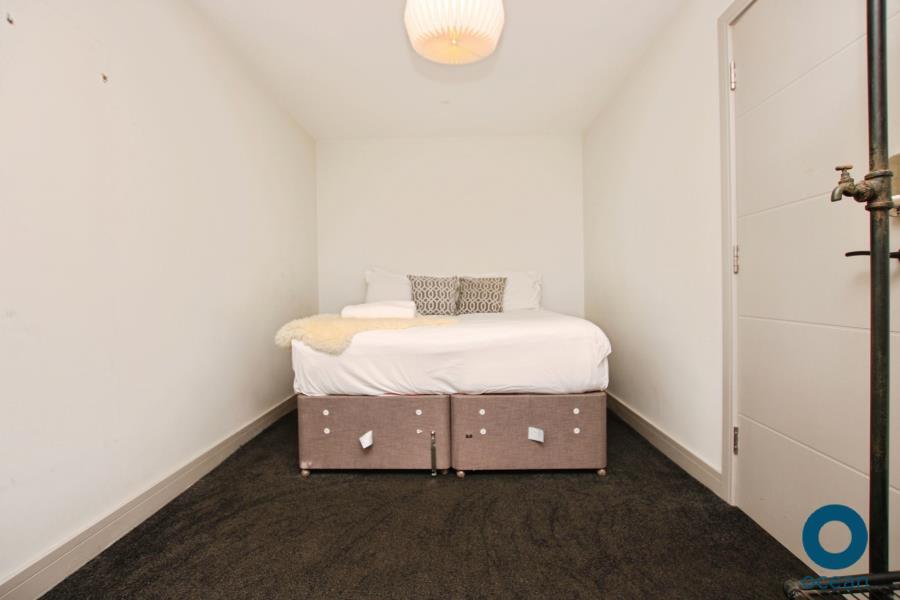 5 bedroom town house for rent