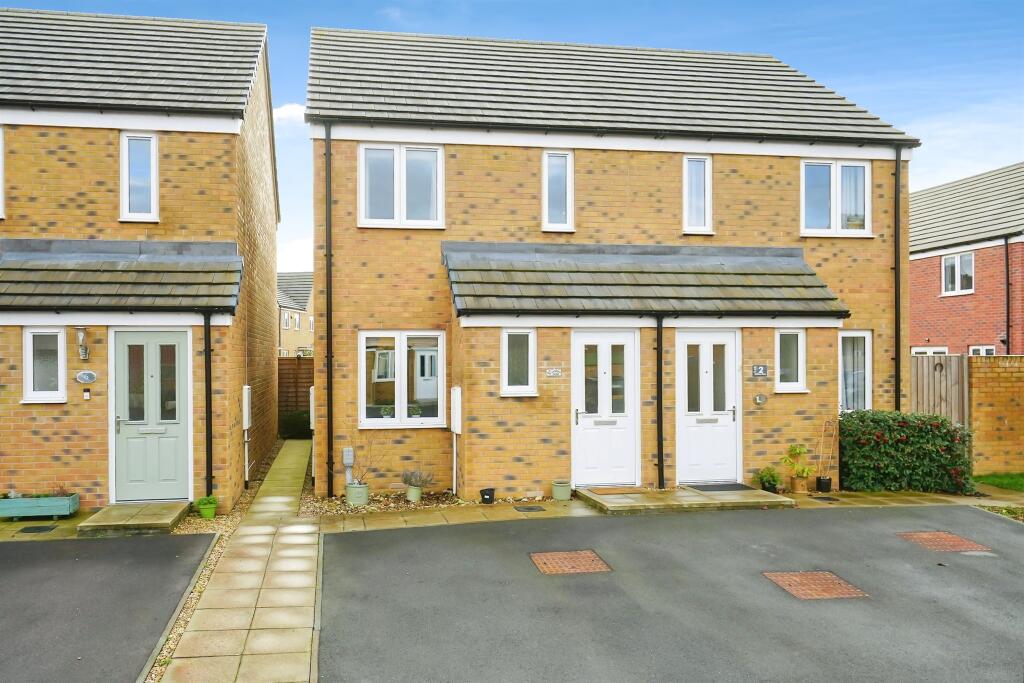 2-bed semi-detached on Whitley Close, Grove, Wantage, £270,000