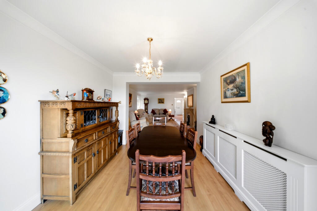 House in Waltham Cross, Hammond Street - More
