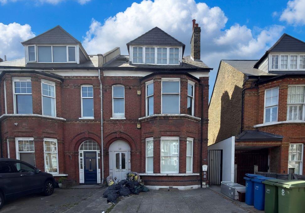 Main image of property: Top Floor Flat, 302 Lordship Lane, London, Southwark, SE22 8LY