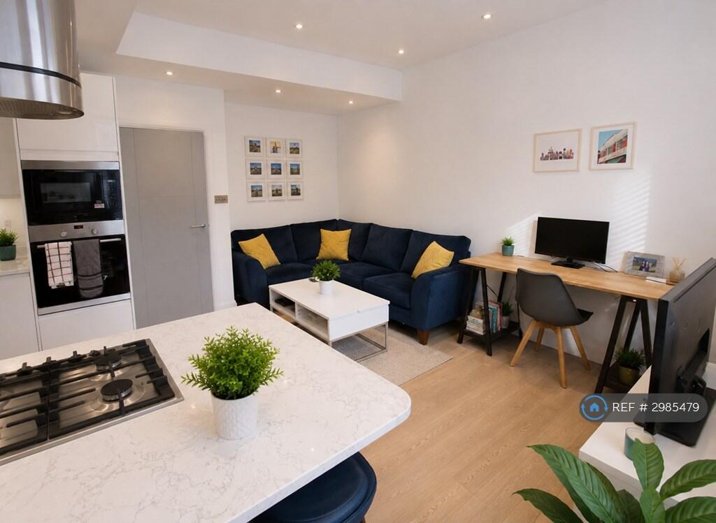 Main image of property: Tooting High St, London, SW17