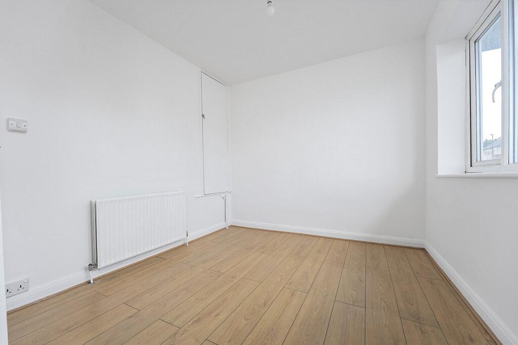 Apartment in Sutton - View 4