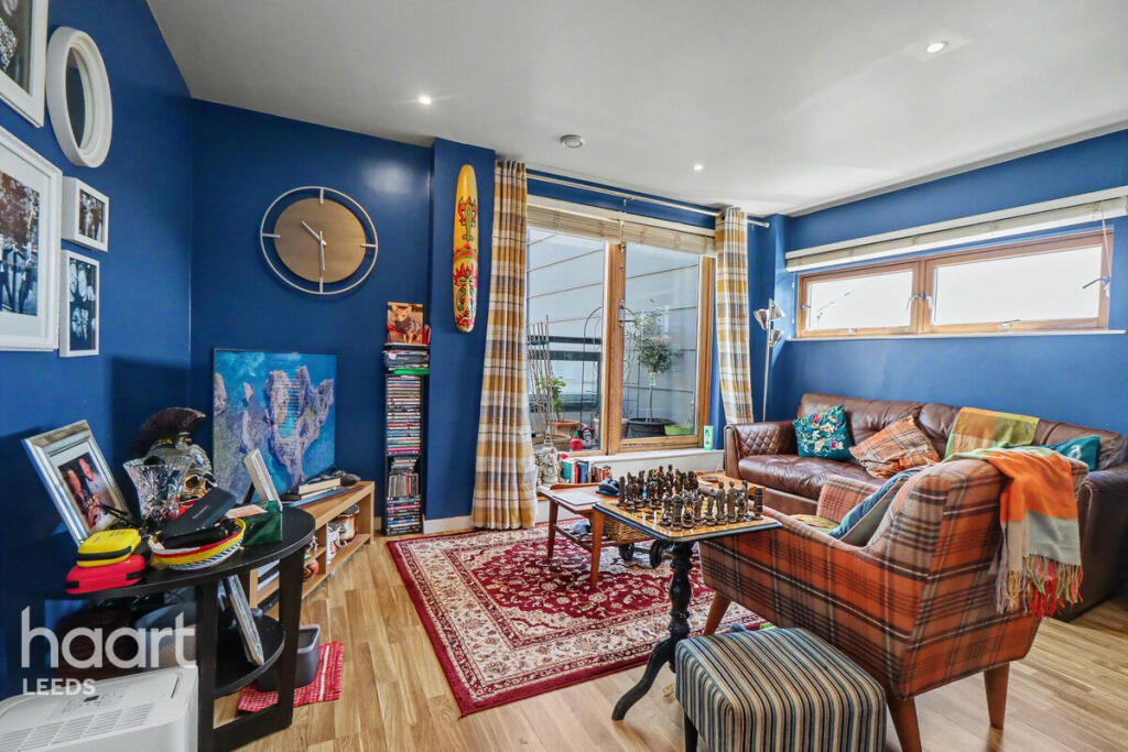 1-bed flat on Marsh Lane, Leeds, £150,000