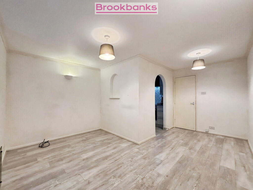 Apartment in Dartford, Kent - View 4