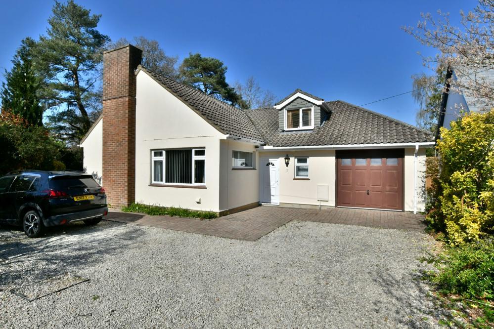 Main image of property: Quarry Road, Colehill, BH21 2NP