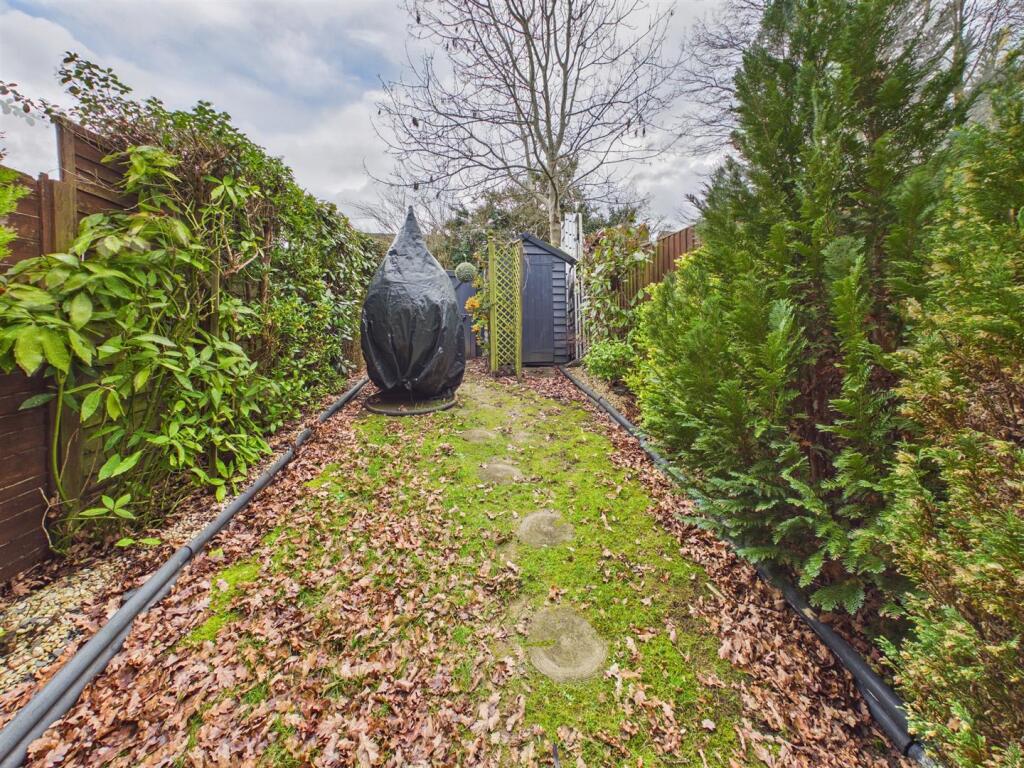 Lamorna Crescent, Tilehurst, Reading – pohled 4