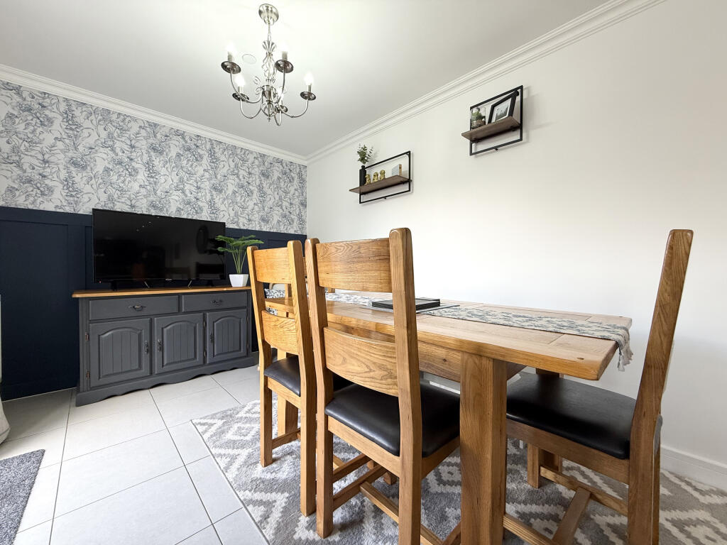House in Aberdare, Cwm Heulwen Development, Aberaman North - More