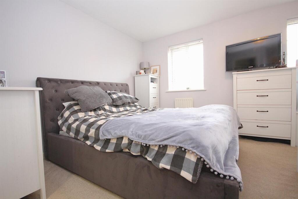 House in Fareham, Whiteley - More
