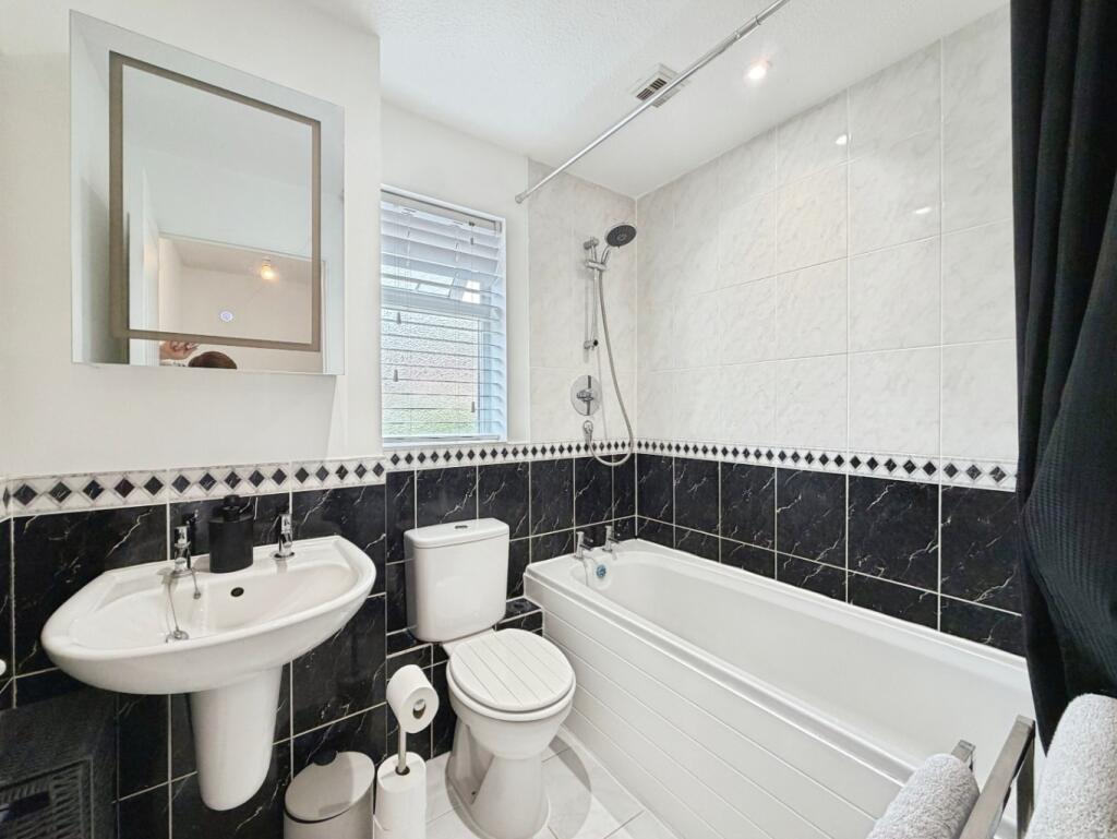 House in Newell Green, Warfield - More