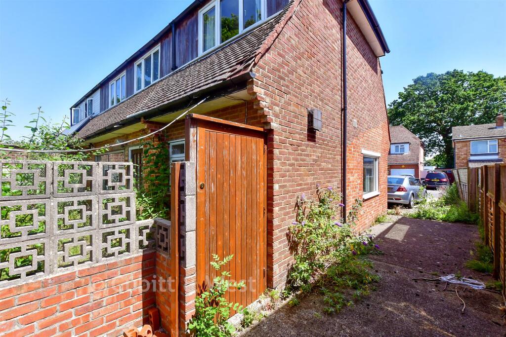 House in Havant, Hampshire - View 5