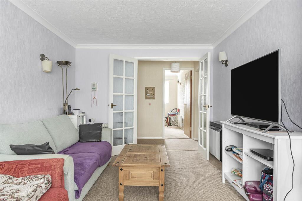 Riverside Court, North Chingford photo 4