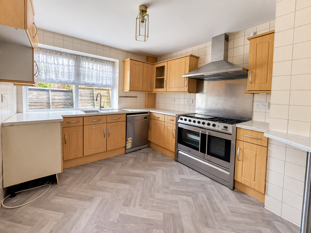 Main image of property: Eatons Mead, Chingford, E4