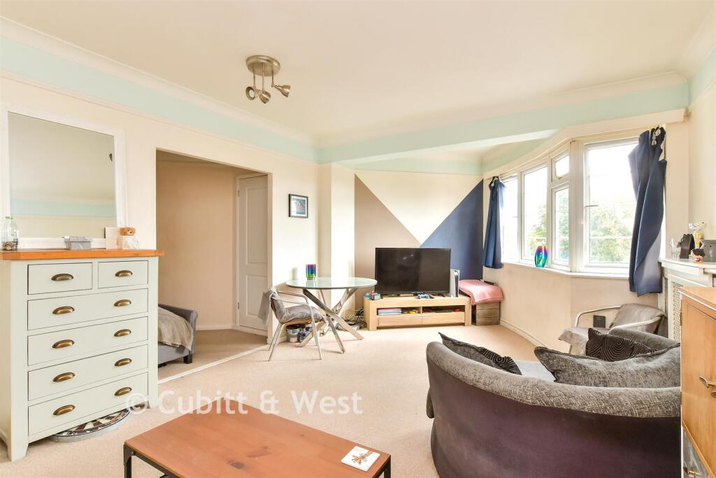 Apartment in Worthing, West Sussex - View 5
