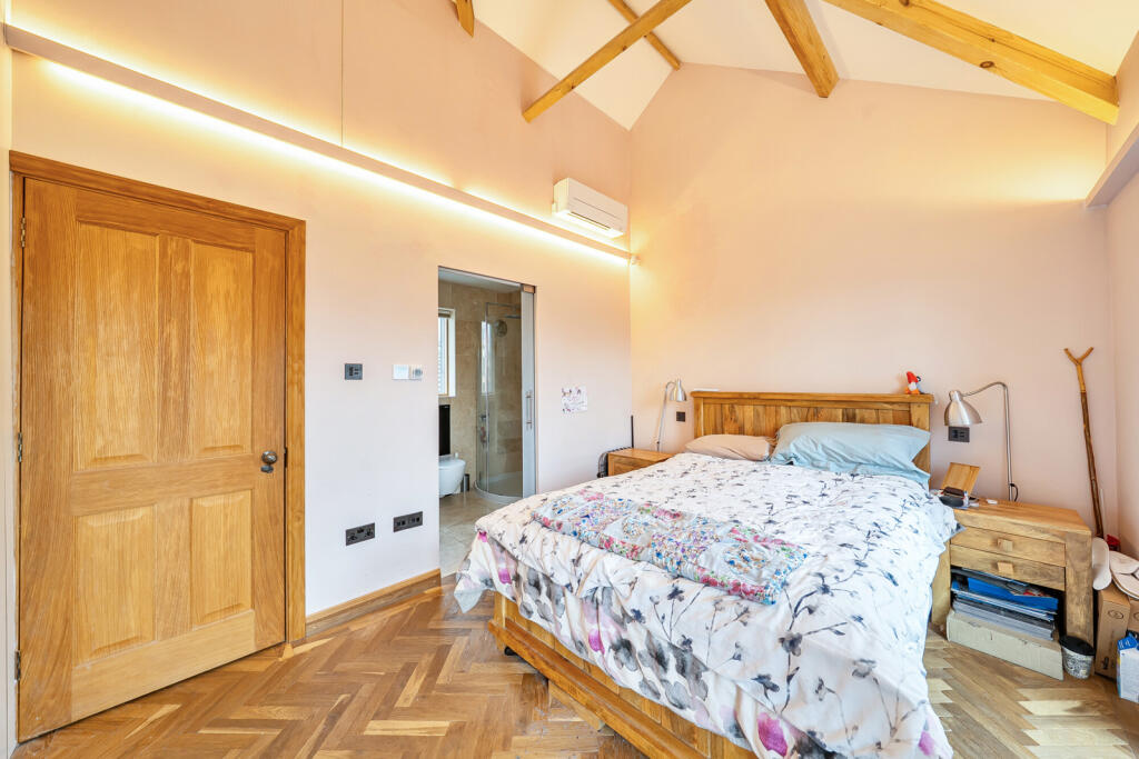 House in London - View 3