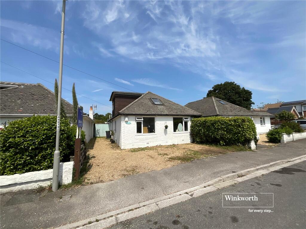 5-bed bungalow on Southwood Avenue, Walkford, Christchurch, BH23, £450,000