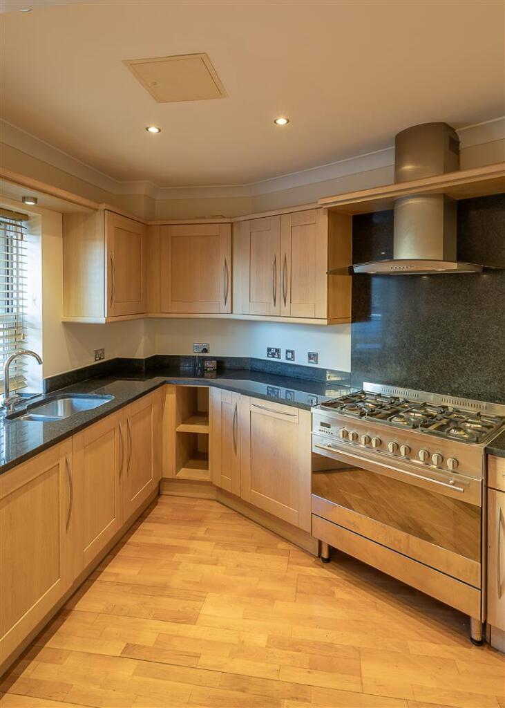 Grove Park Crescent, Gosforth, Newcastle upon Tyne photo 4