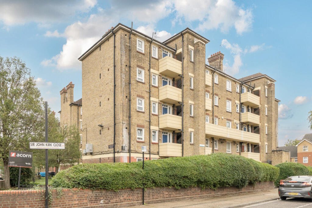 2-bed apartment on Wyndham Road, London, £325,000