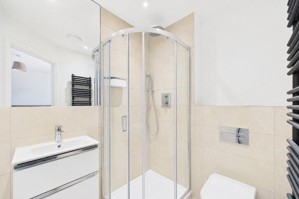 House in Binfield, Bracknell Forest - More