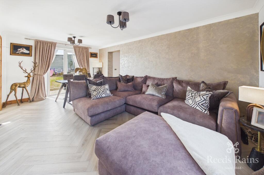 House in Leeds, East Ardsley - More