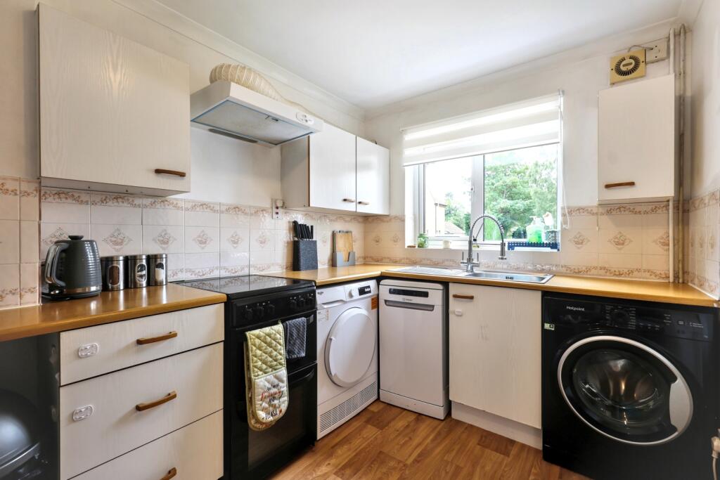 House in West Oxfordshire, Carterton - View 3