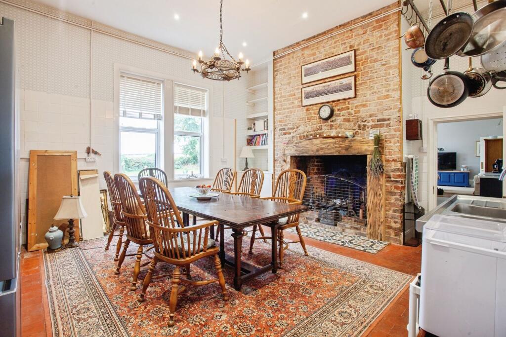 House in Barnetby, North Lincolnshire - More