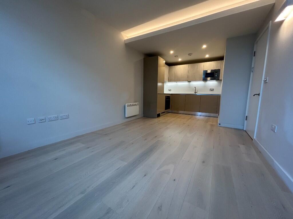 Main image of property: Wokingham Road, Bracknell, Berkshire, RG42