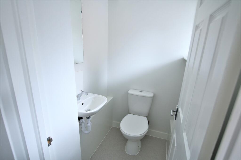 City Road, Winchester, Unfurnished photo 5
