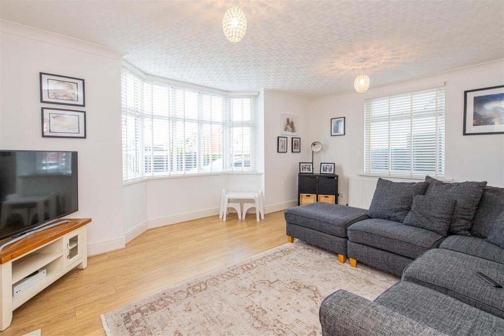 House in Kettering, Brambleside - More
